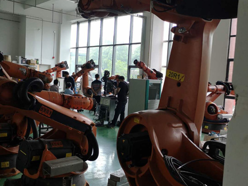  工业机器人培训现场 